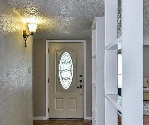 4th image of 619 Meadowglen Dr