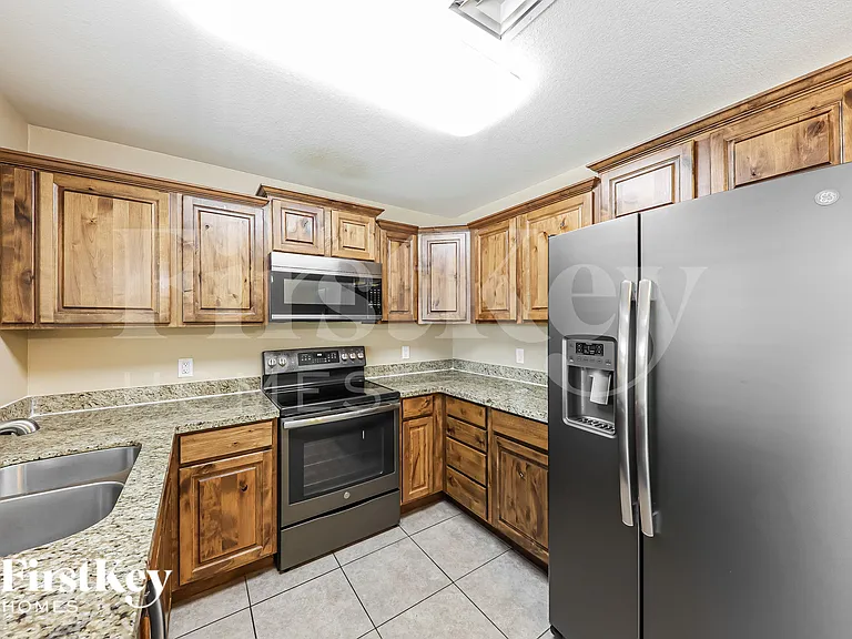 3336 W Quail Ave — Photo 9