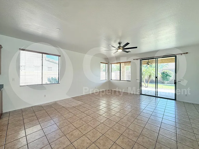 2135 E Grand Canyon Dr — Photo 8