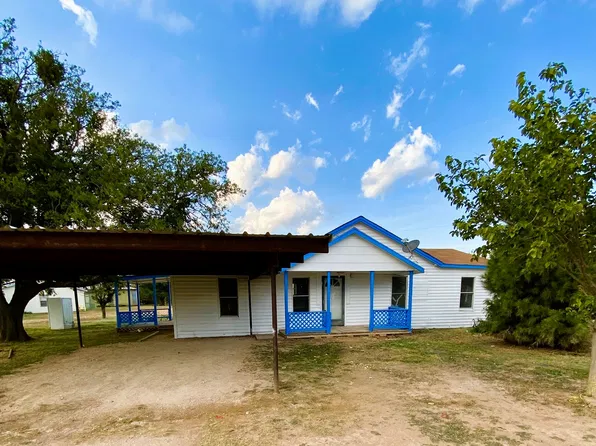 902 Stuart Ave, Sterling City, TX 76951