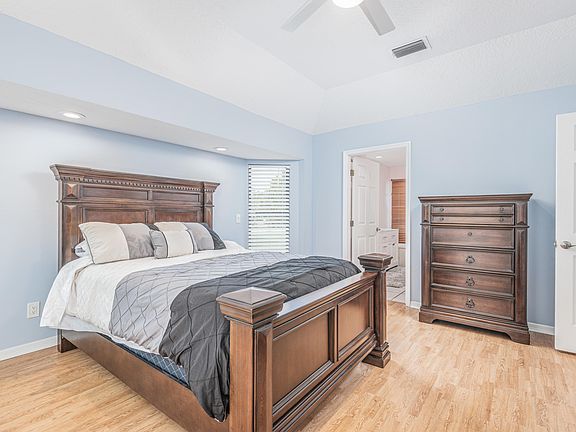5th image of 1635 NE Darlich Ave