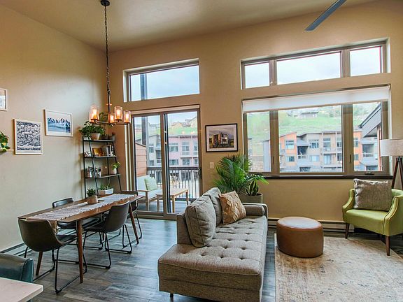 3rd image of 360 Fox Springs Cir Unit 302
