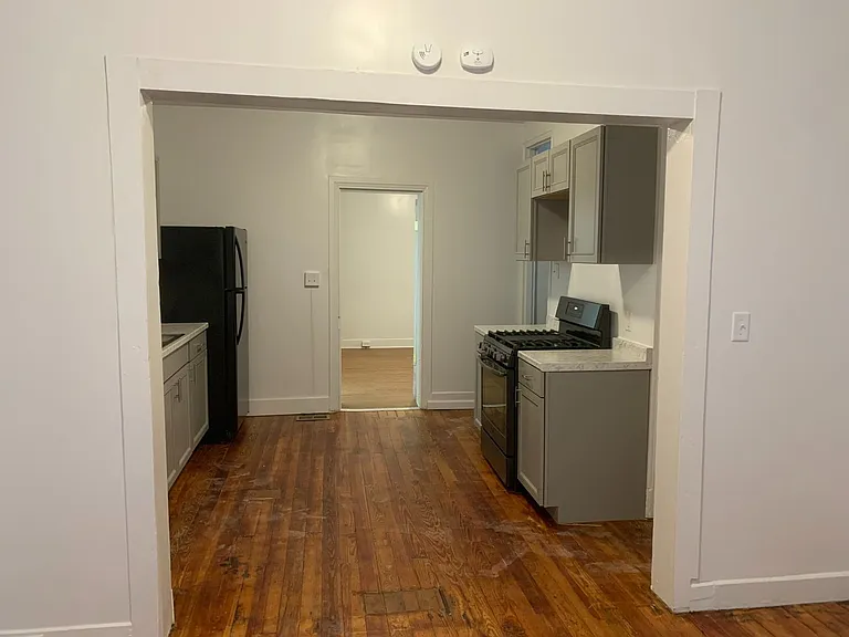579 Smith St — Photo 3