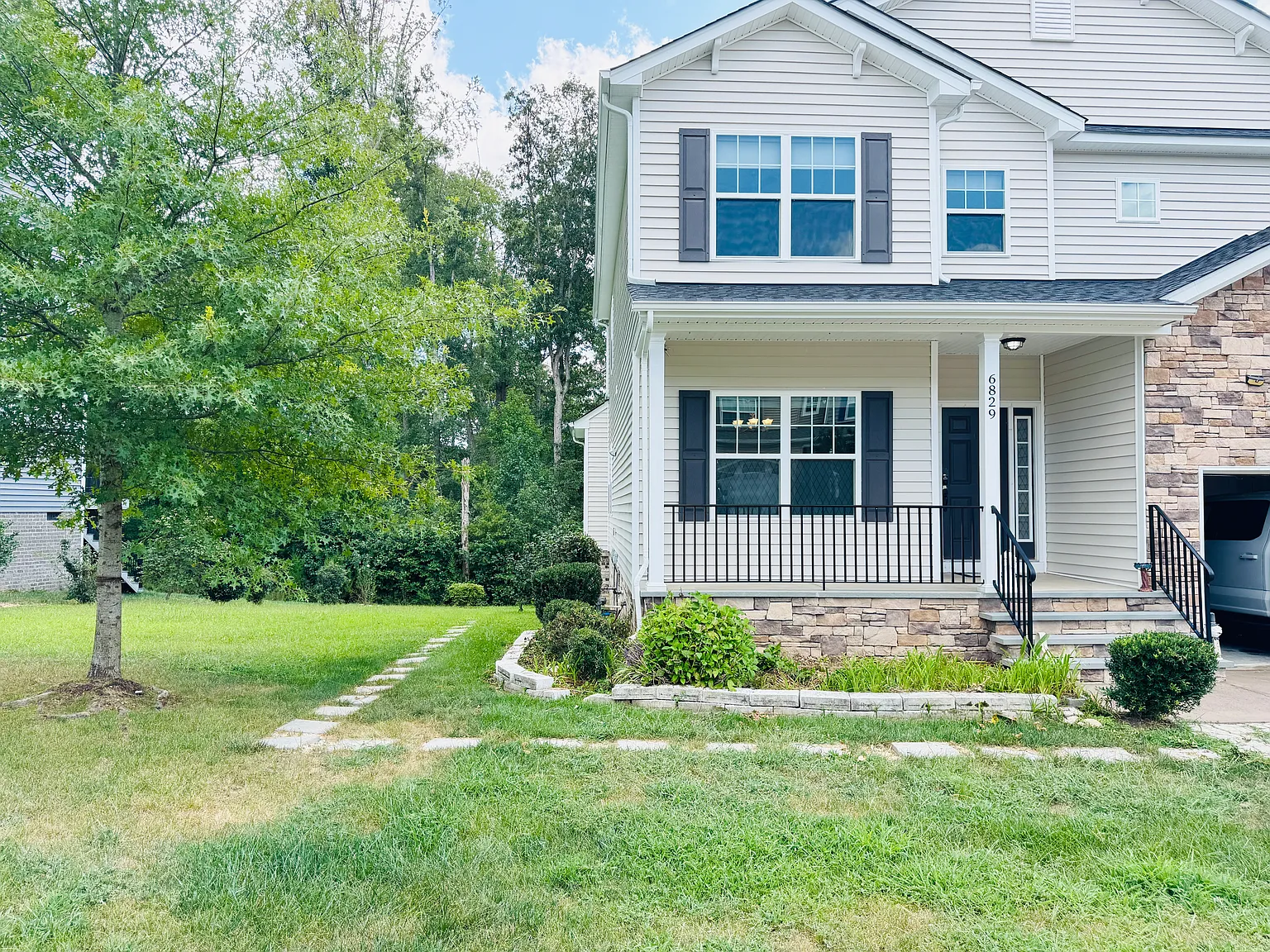 5 bed, 2854 sqft, $3,000 — Photo 2