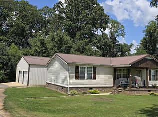 1879 Farmsville Rd, Wildersville, TN 38388
