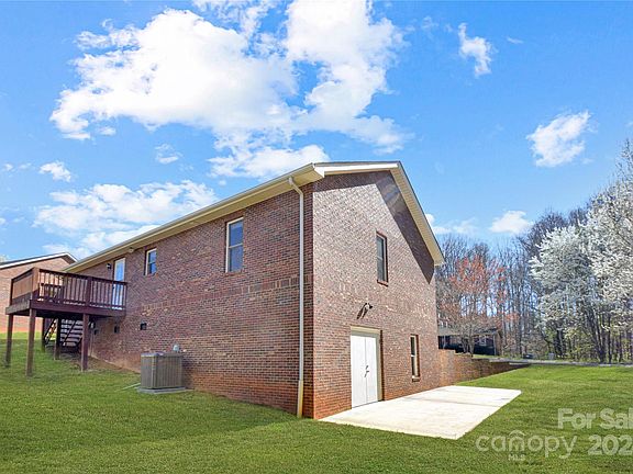 5th image of 925 Kearney Dr