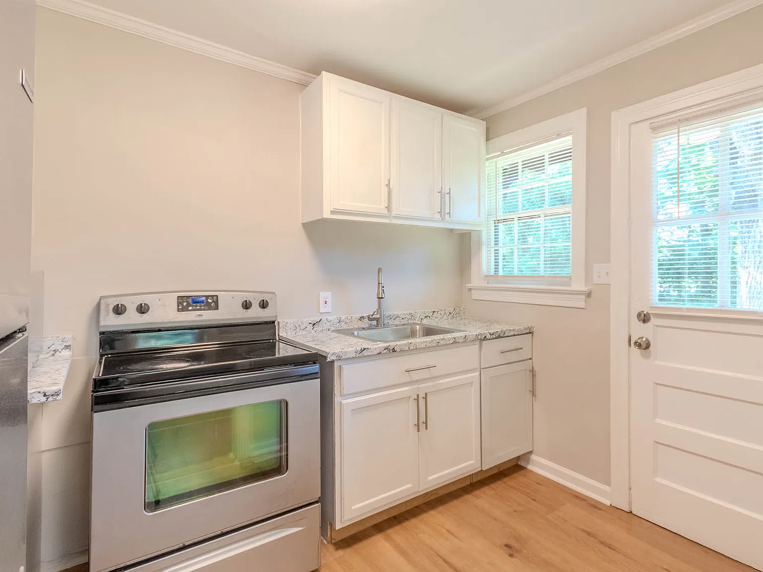 2 bed, 875 sqft, $1,450 — Photo 3