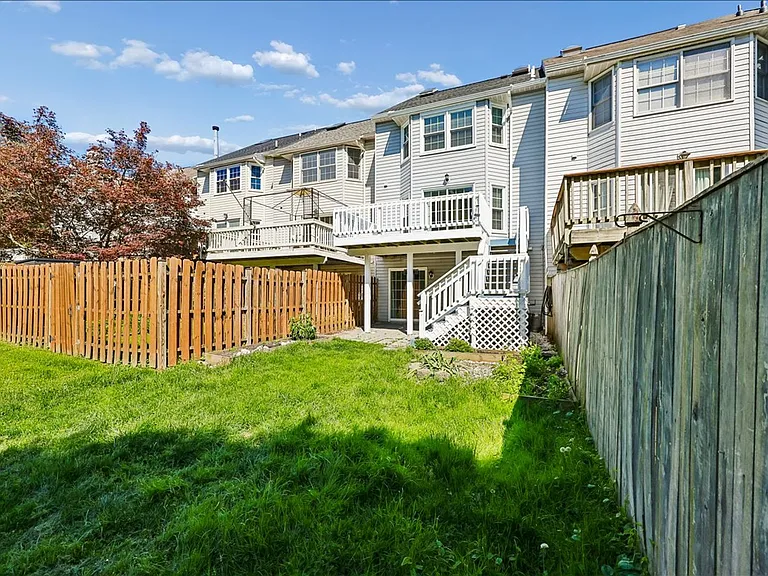6630 Commodore Ct — Photo 36