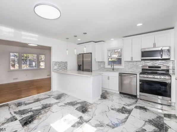 19 Cedarhurst Ave, Woodland Park, NJ 07424