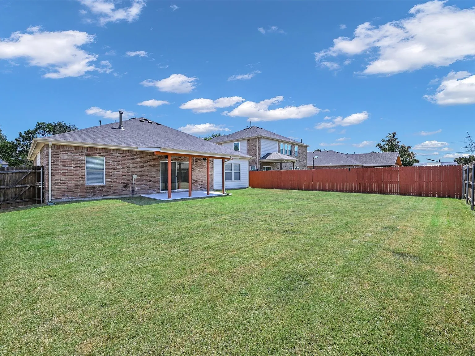 3 bed, 2012 sqft, $2,550 — Photo 4