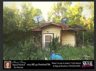 1015 SE 42 One Half St, Minot, ND 58701