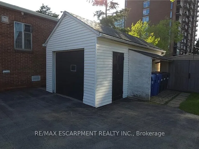 2047 James St — Photo 23