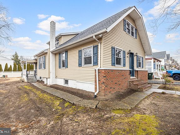 3rd image of 405 Elm Ave