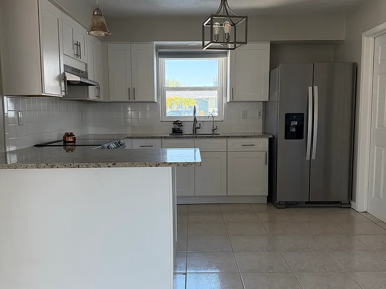 7520 Hawthorn Dr — Photo 6
