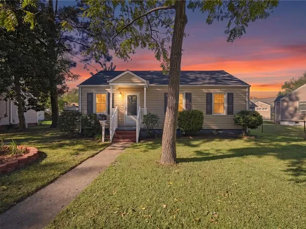 11 Cherry Acres Dr, Hampton, VA 23669