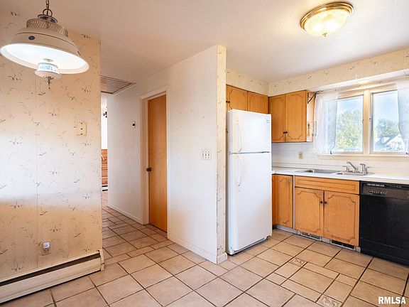 5th image of 5504 N Knoxville Ave
