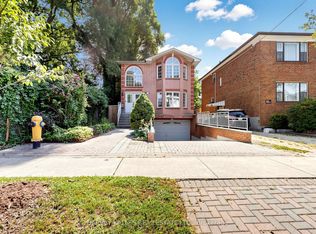 15 Woodville Ave, Toronto, ON M4K 2J5