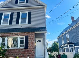 39 7th St #1, Lowell, MA 01850
