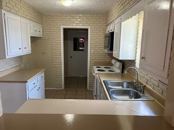 3rd image of 611 Jamie Sue Dr