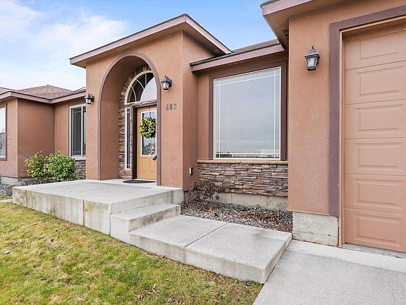 3rd image of 483 Aimee Dr