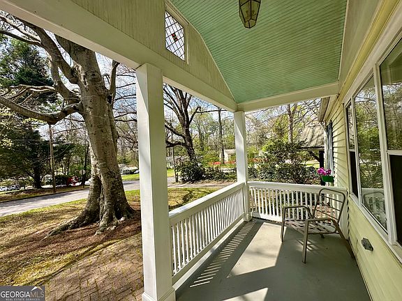 4th image of 592 Scott Cir