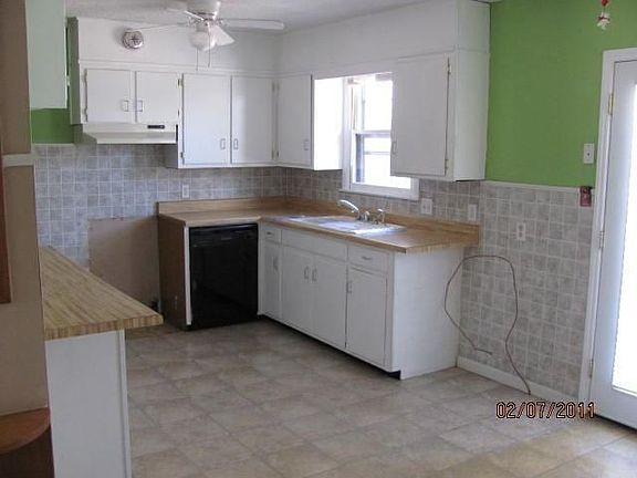 3rd image of 2423 Simmons St