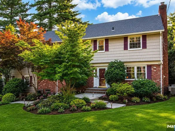 122 Crest Rd, Ridgewood, NJ 07450