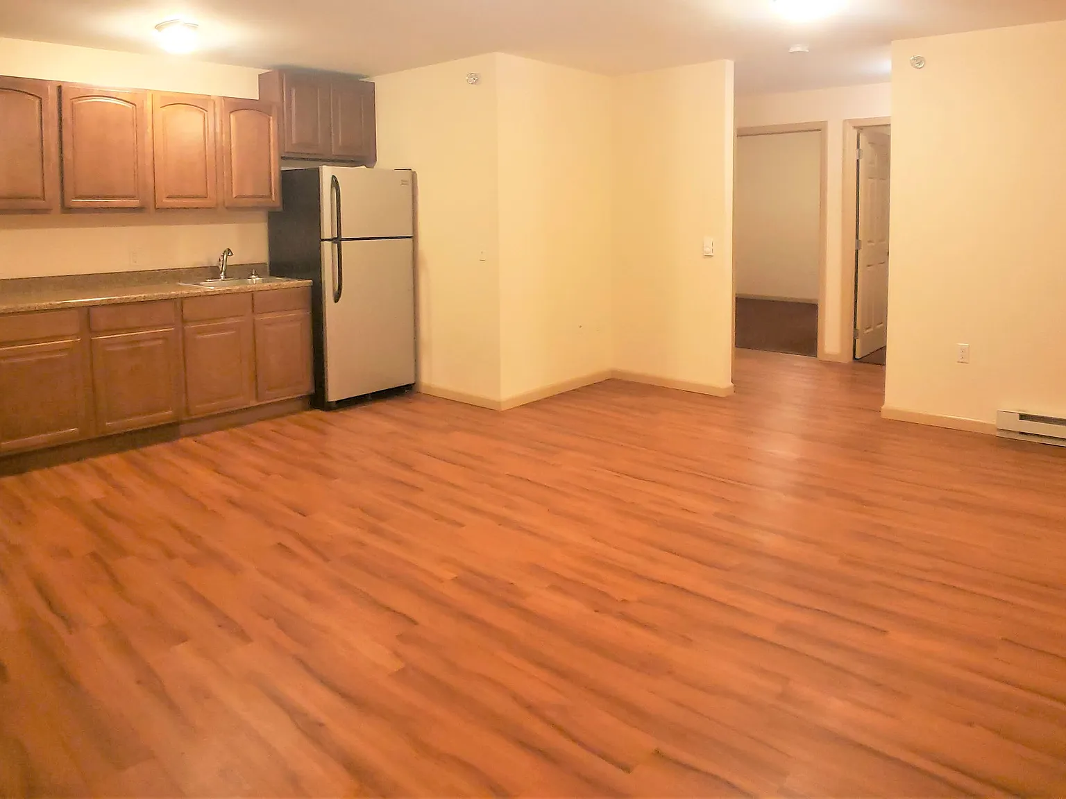 2 bed, 820 sqft, $995 — Photo 2