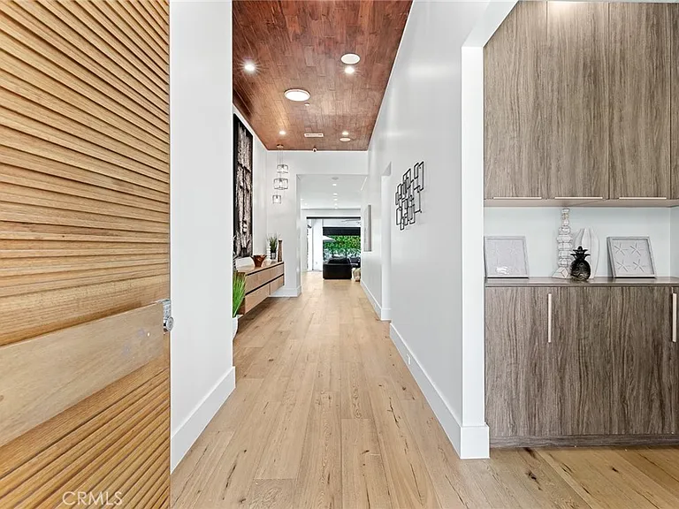 12606 Emelita St — Photo 5