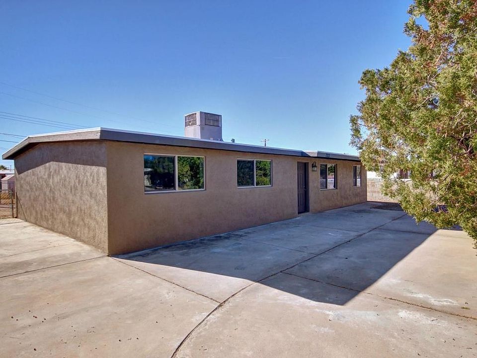 1st image of 733 W Calle Margarita