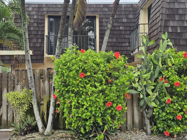 257 Lake Arbor Drive, Palm Springs, FL 33461