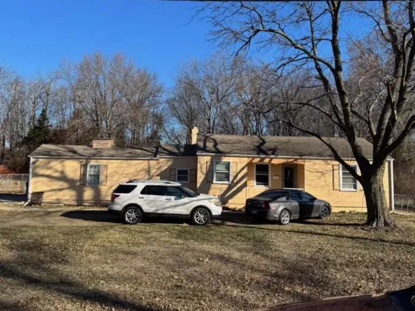 5704 E 141st St, Grandview, MO 64030