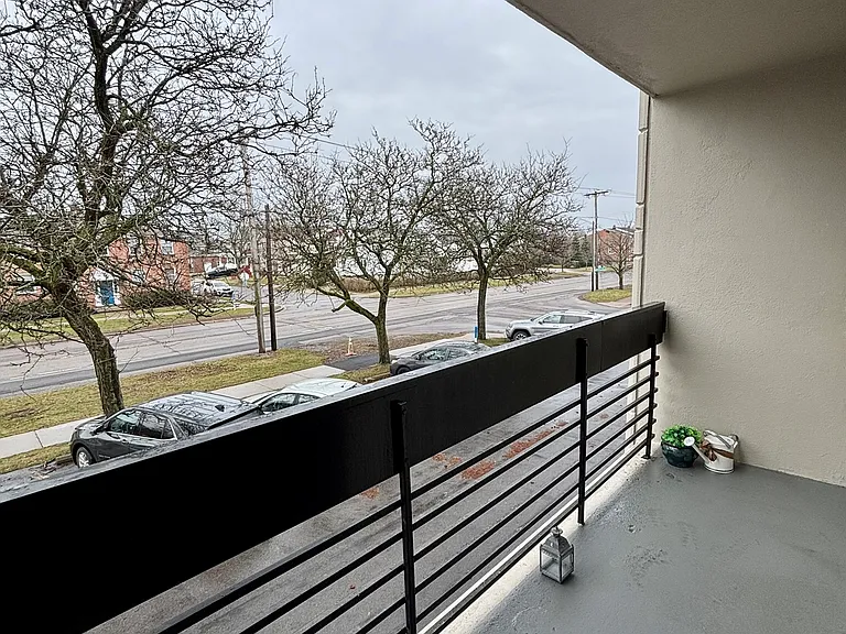 Sunrise Efficiency Apartments — Photo 7