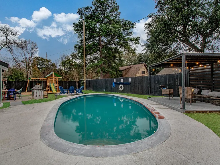 9219 Kempwood Dr — Photo 34