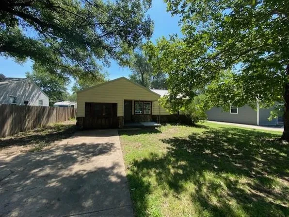 910 N Lincoln St, Belle Plaine, KS 67013