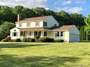 92 Longmeadow Dr, Pomfret Center, CT 06259