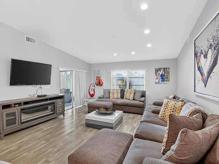 8256 Summerbreeze Ln — Photo 9
