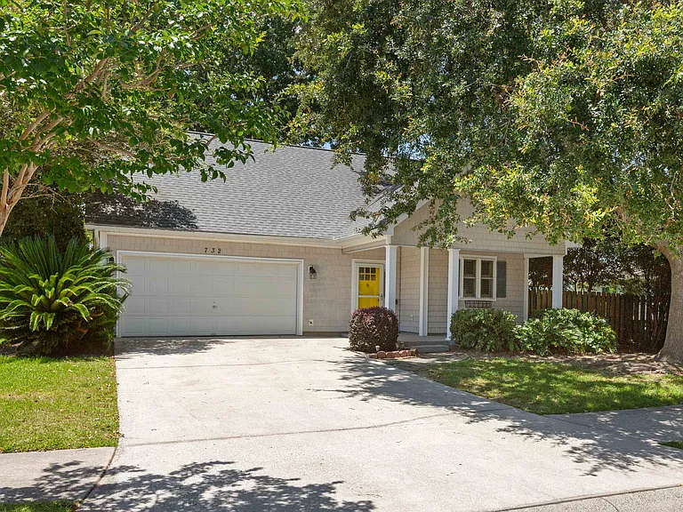 732 Lawton Harbor Dr — Photo 3