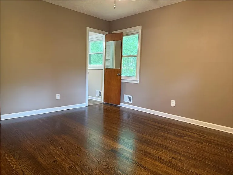 782 Prince Ave — Photo 10