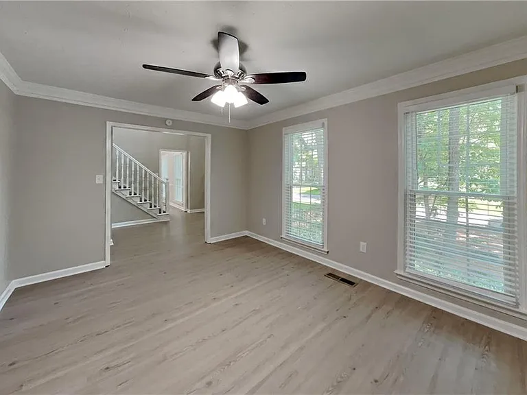 385 Deerwood Dr — Photo 19
