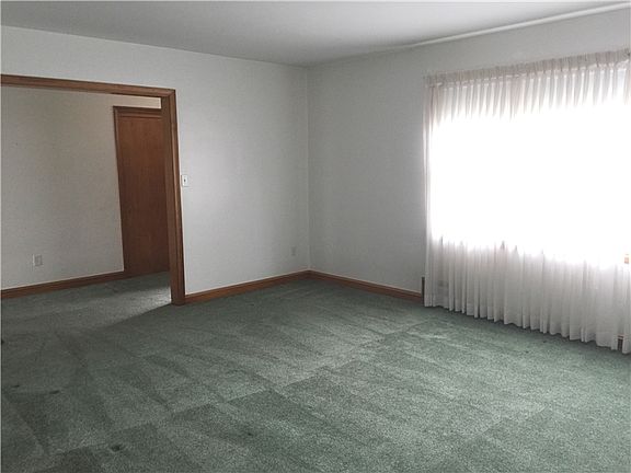 3rd image of 3109 Skyline Dr