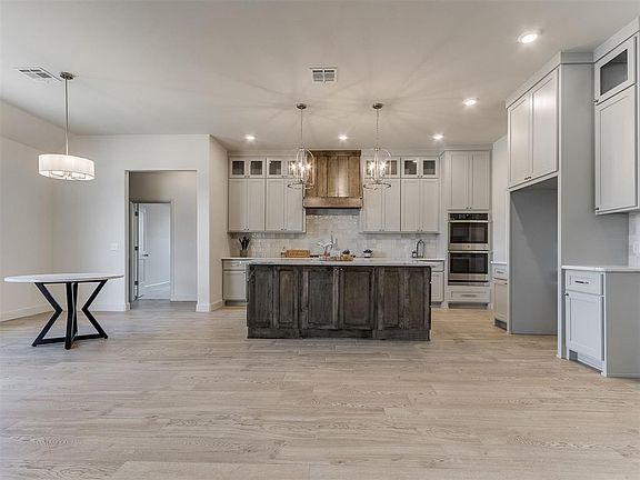 4th image of 508 S Freedom Dr