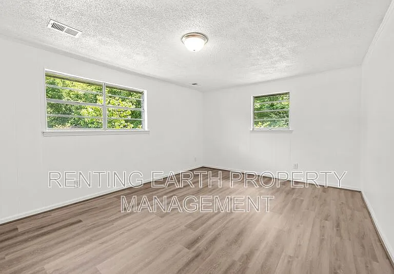 6109 Blocton Ave — Photo 18