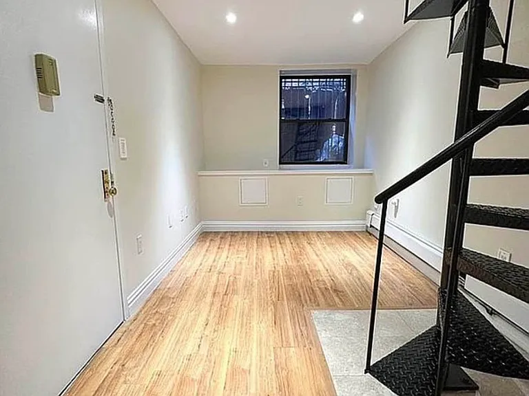 437 W 54th St #1A — Photo 10