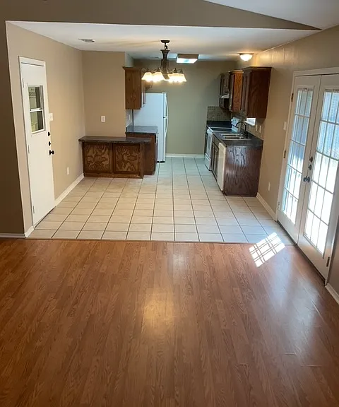 3501 Larkspur Ln — Photo 5