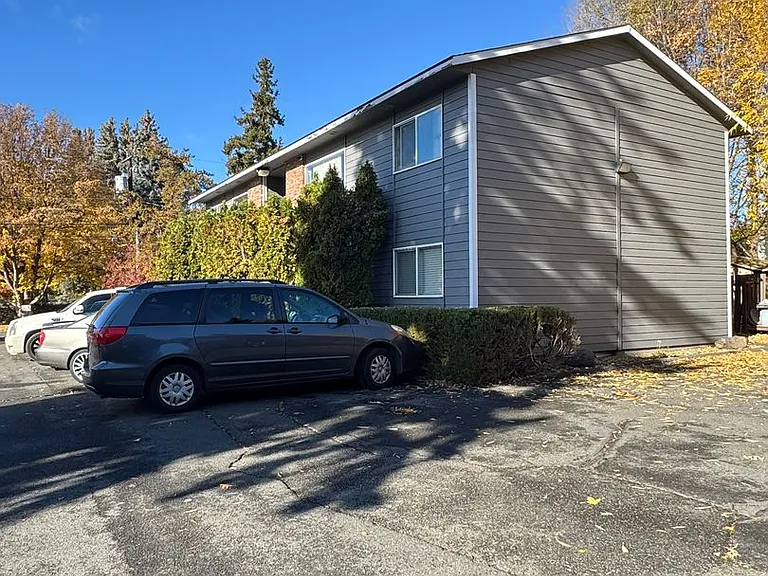 1204 N B St — Photo 3