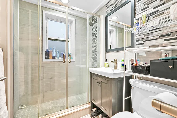 Sold by Halvatzis Realty | media 20