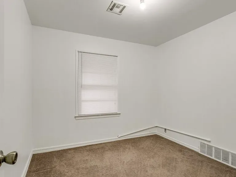 400 Draper Dr — Photo 18