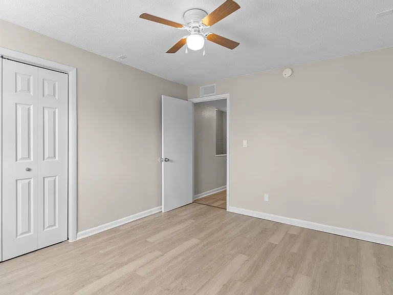1305 Clay St #1 — Photo 8