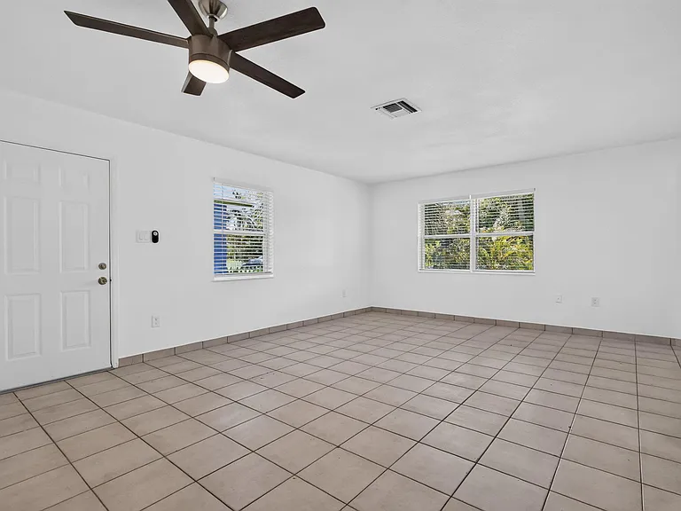 201 E Palm St #203 — Photo 5